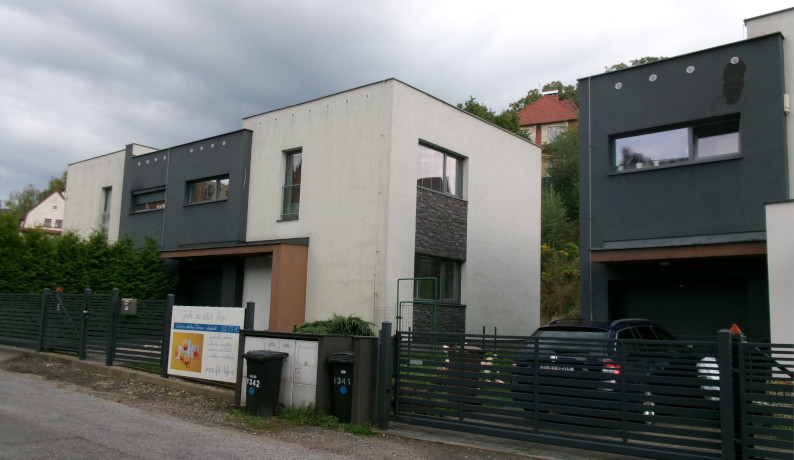 Fotka exterieru poradny z ulice U Pramenů 1342 v Liberci