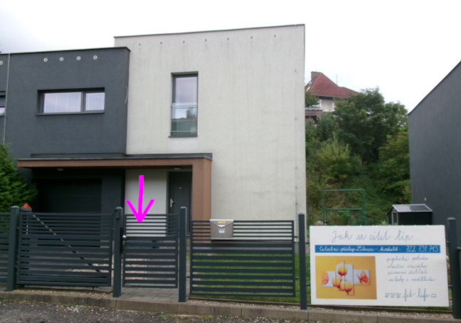 Vstup do poradny Jak se citit lip z ulice U Pramenu 1342 Liberec